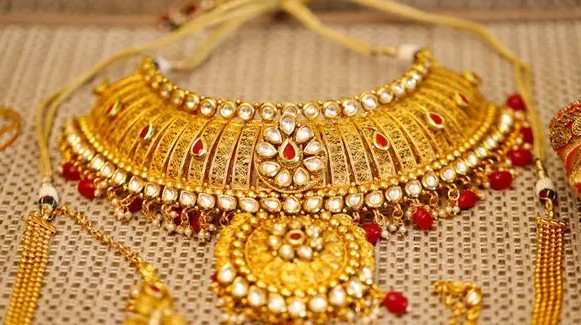 പൊന്നേ കരളേ.. ! കേരളത്തിൽ സ്വർണവില കുറയുമോ..? പൊന്നേ കരളേ.. ! കേരളത്തിൽ സ്വർണവില കുറയുമോ..?