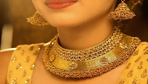 സ്വർണവില റെക്കോർഡിൽ തന്നെ, കുതിപ്പിന് പിന്നിലെ കാരണം എന്താണ്..? 