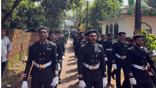 കേരള പോലീസ് മതപരമായ മുദ്രാവാക്യങ്ങൾ വിളിക്കുന്ന വീഡിയോ തെറ്റാണ്