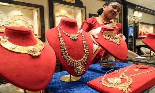 അധികം സന്തോഷം വേണ്ട, സ്വർണവില ഉയരും