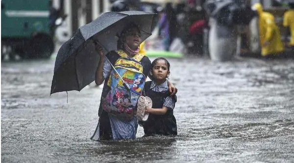 കനത്ത മഴ തുടരും, സ്കൂളുകൾക്ക് അവധിയുണ്ടോ..?