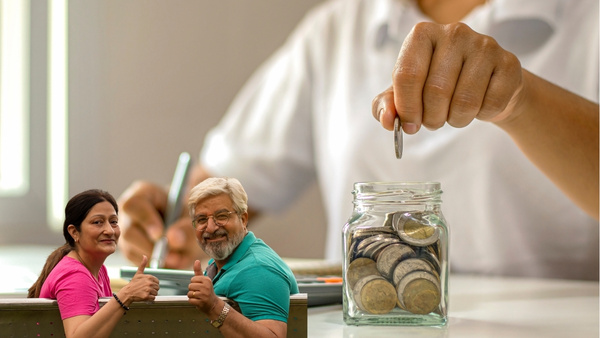 60 കഴിഞ്ഞവർക്ക് മികച്ച അവസരം! ഈ പ്രമുഖ ബാങ്കുകൾ എഫ്ഡിക്ക് ഉയർന്ന പലിശ നൽകുന്നു