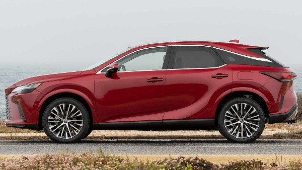 ഹൈബ്രിഡ് എസ്‌യുവിക്ക് ഒറ്റയടിക്ക് 9 ലക്ഷം രൂപ കുറച്ചു