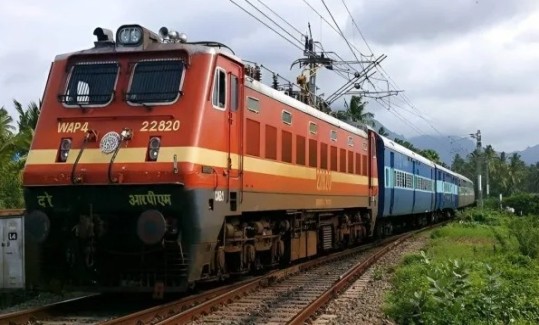 ക്രിസ്മസിന് നാട്ടിലെത്താം, സ്പെഷ്യൽ ട്രെയിനുകൾ പ്രഖ്യാപിച്ച് റെയിൽവേ ക്രിസ്മസിന് നാട്ടിലെത്താം, സ്പെഷ്യൽ ട്രെയിനുകൾ പ്രഖ്യാപിച്ച് റെയിൽവേ