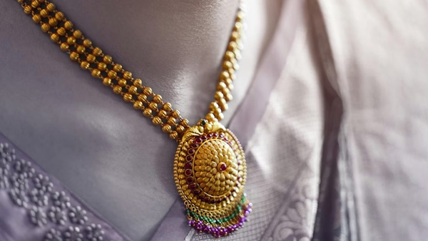 സ്വർണ വില ഇന്നും ഉയർന്ന് തന്നെ; 18 കാരറ്റ് സ്വർണവും കൈപ്പൊള്ളിക്കും..വില ഇനി 1.78 ലക്ഷത്തിലേക്ക്?