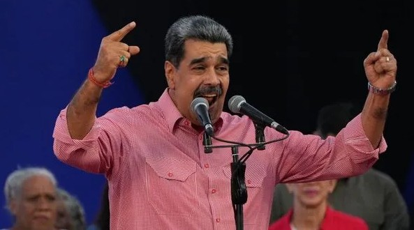 നിക്കോളാസ് മഡുറോയെ പിടികൂടി അമേരിക്കൻ സൈന്യം നിക്കോളാസ് മഡുറോയെ പിടികൂടി അമേരിക്കൻ സൈന്യം