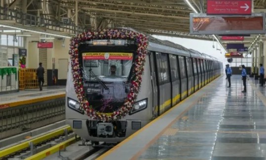 പുതിയ ട്രെയിൻ എത്തി, മെട്രോ കാത്തിരിപ്പ് സമയം കുറയും