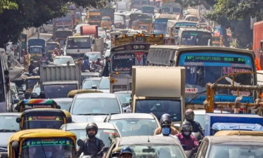 ഗതാഗത കുരുക്കിൽ നഷ്ടം 7 ദിവസം, ഞെട്ടിച്ച് ബെംഗളൂരു നഗരം
