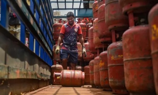 വാണിജ്യ എൽപിജി ഗ്യാസ് സിലിണ്ടർ വില 50 രൂപ കൂട്ടി