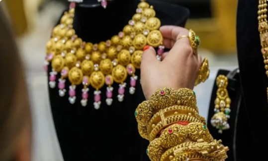 ഐ ലവ് യൂ പൊന്നേ..! ഇന്നും കുത്തനെ കുറഞ്ഞ് സ്വർണവില