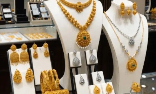 I LOVE YOU പൊന്നേ..!,  കുത്തനെ കുറഞ്ഞ് സ്വർണവില