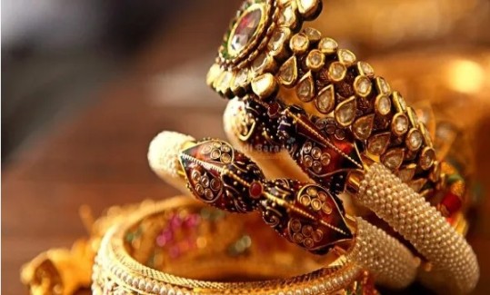 ജ്വല്ലറിയിൽ പോകുന്നവർ അറിയാൻ, ഇന്ന് സ്വർണവില ഉയർന്നിട്ടുണ്ട്