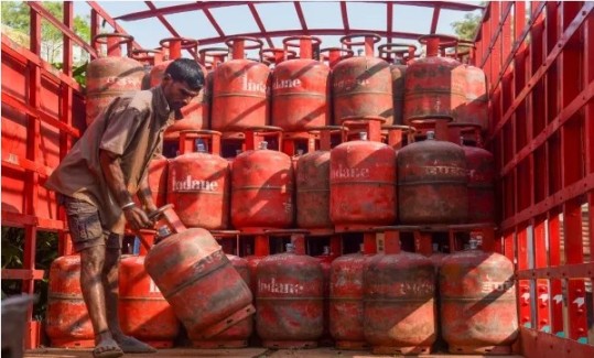 എൽപിജി ഗ്യാസ് സിലിണ്ടർ എപ്പോൾ കിട്ടും..? ഡെലിവറി സ്റ്റാറ്റസ് പരിശോധിക്കാം