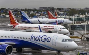 വിമാന ടിക്കറ്റും പൊള്ളും, നാട്ടിലേക്ക് വരാൻ തയ്യാറെടുത്തിരിക്കുന്ന മലയാളികൾ ആശങ്കയിൽ