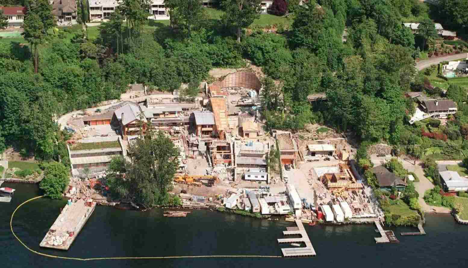  பில் கேட்ஸ்-ன் வாயை பிளக்கவைக்கும் பிரம்மாண்ட வீடு..! 