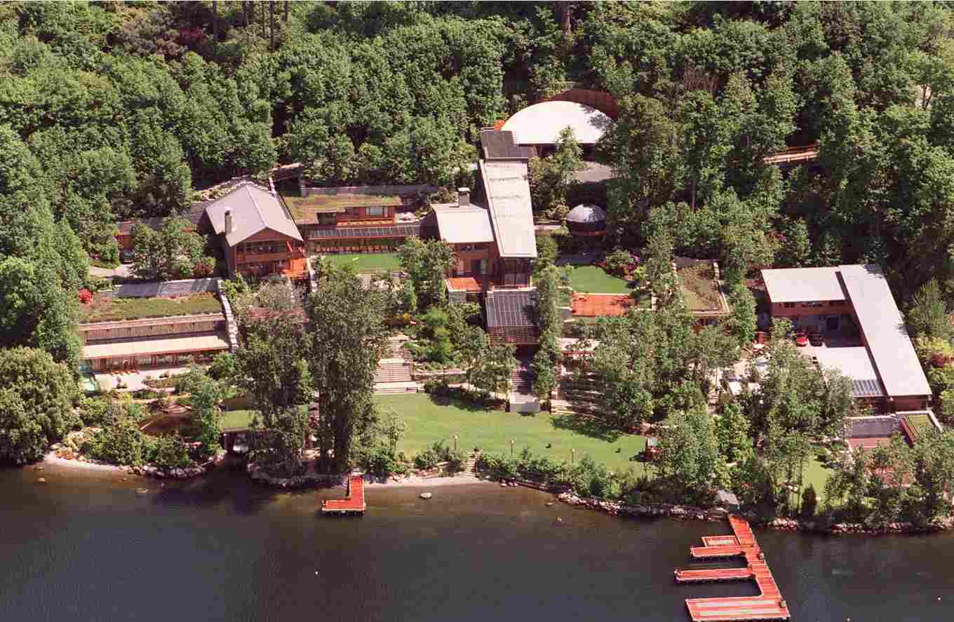  பில் கேட்ஸ்-ன் வாயை பிளக்கவைக்கும் பிரம்மாண்ட வீடு..! 