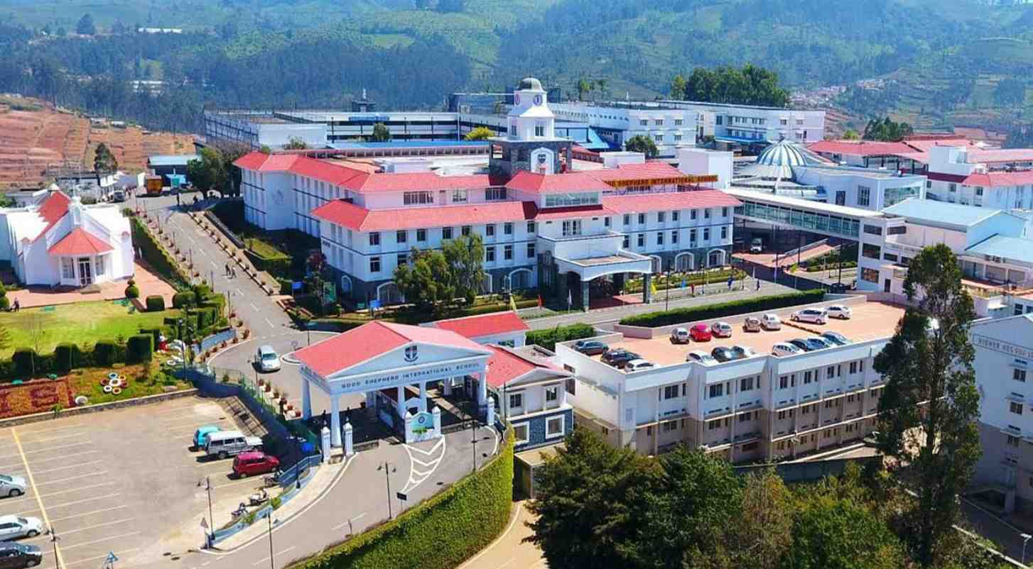 இந்தியாவின் காஸ்ட்லியான பள்ளிகள்.. பீஸ் மட்டும் இவ்வளவா..? 