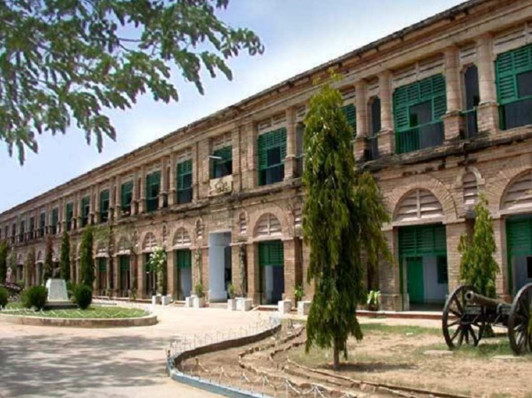 இந்தியாவின் காஸ்ட்லியான பள்ளிகள்.. பீஸ் மட்டும் இவ்வளவா..? 