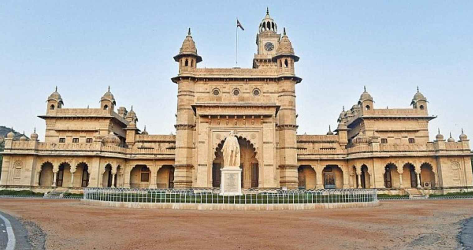 இந்தியாவின் காஸ்ட்லியான பள்ளிகள்.. பீஸ் மட்டும் இவ்வளவா..? 