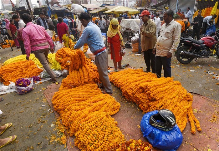  Deepavali 2023: ದೀಪಾವಳಿ ಭರ್ಜರಿ ತಯಾರಿಯಲ್ಲಿ ಜನರು, ಚಿತ್ರಗಳನ್ನು ನೋಡಿ