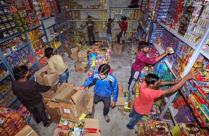  Deepavali 2023: ದೀಪಾವಳಿಗೆ ಭರ್ಜರಿ ವ್ಯವಹಾರದ ನಿರೀಕ್ಷೆಯಲ್ಲಿ ವ್ಯಾಪಾರಿಗಳು, ಚಿತ್ರಗಳನ್ನು ನೋಡಿ