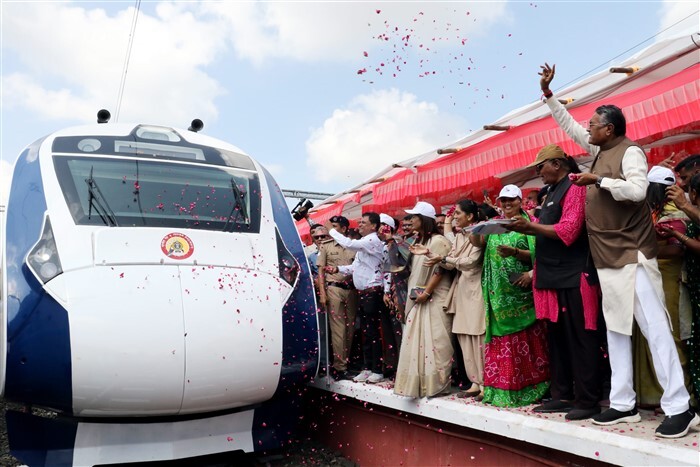 Vande Bharat trains:  3 ಹೊಸ ವಂದೇ ಭಾರತ್ ರೈಲುಗಳು ಶೀಘ್ರ ಪ್ರಾರಂಭ, ಚಿತ್ರಗಳ ನೋಡಿ