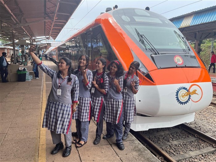 Vande Bharat trains:  3 ಹೊಸ ವಂದೇ ಭಾರತ್ ರೈಲುಗಳು ಶೀಘ್ರ ಪ್ರಾರಂಭ, ಚಿತ್ರಗಳ ನೋಡಿ