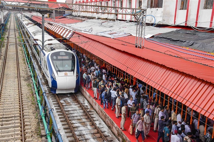 Vande Bharat trains:  3 ಹೊಸ ವಂದೇ ಭಾರತ್ ರೈಲುಗಳು ಶೀಘ್ರ ಪ್ರಾರಂಭ, ಚಿತ್ರಗಳ ನೋಡಿ