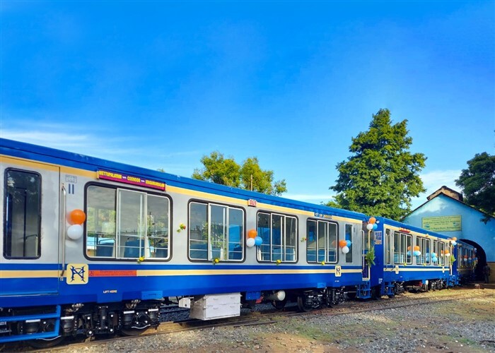 Indian Railways: ಪ್ರವಾಸಿಗರನ್ನು ಆಕರ್ಷಿಸಲು ನೀಲಗಿರಿ ಬೆಟ್ಟಗಳಲ್ಲಿ ಓಡಾಡುತ್ತಿದೆ ನವೀಕರಣಗೊಂಡ ರೈಲುಗಳು- ಇಲ್ಲಿವೆ ಮನಮೋಹಕ ಚಿತ್ರಗಳು