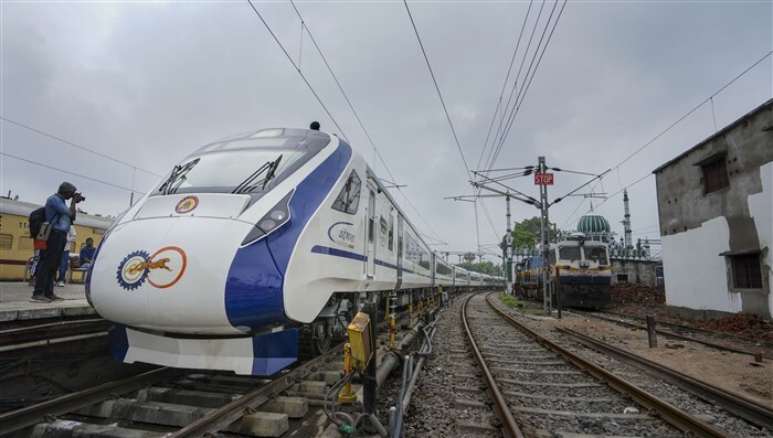 Vande Bharat Express: 2024 ರಲ್ಲಿ ಸಂಚರಿಸುತ್ತಿರುವ ಹೊಸ ವಂದೇ ಭಾರತ್‌ ರೈಲುಗಳು- ಮಾರ್ಗ, ಮಾಹಿತಿ, ವಿವರ 