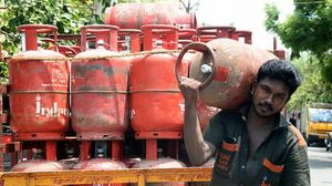 சிலிண்டர் டெலிவரி OTP நடைமுறையில் மாற்றம்!! எல்பிஜி தட்டுப்பாடு நீடிக்கும் நிலையில் புது அறிவிப்பு!!