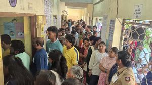 கள்ள ஓட்டு புகார்: உங்க வாக்கை வேறு ஒருத்தர் போட்டுடாரா? உடனே இத செய்யுங்க!!