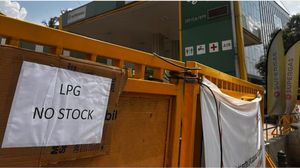 LPG தட்டுப்பாடு: காலை 5 மணி முதல் காத்திருந்தாலும் கேஸ் இல்லை!! பெங்களூருவில் மோசமாகும் சூழல்!!