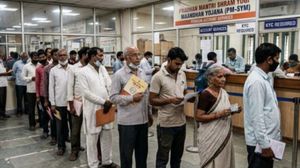 ரூ.55-க்கு ரூ.3,000 பென்ஷன் கிடைக்கும்! நம்ம ஊர் விவசாயி, டைலர், டிரைவர், பிளம்பர்களுக்கு அரசே தரும் ஆஃபர்!