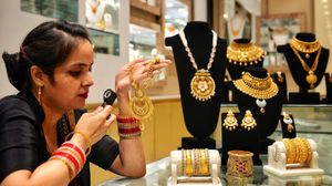 ஜூன் மாத இறுதிக்குள் ஒரு சவரன் தங்கம் 1 லட்சம் ரூபாய்க்கு கீழ் செல்லுமா? தங்கம் விலை போக்கு எப்படி இருக்கும்?