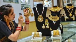 பழைய தங்க நகையை விற்க போறீங்களா? இந்த 5 விஷயங்கள முதல்ல தெரிஞ்சிக்கோங்க..!!
