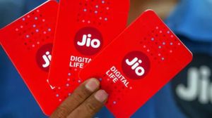 Jio: ஐபிஓ வெளியிடுவதற்கு முன்பே 20 பில்லியன் டாலர்.. கில்லி மாதிரி வந்த ஆங்கர் முதலீட்டாளர்கள்!