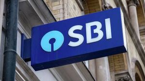 SBI வங்கி கணக்கில் உள்ள பணத்திற்கு ஆபத்தா? – டேட்டா கசிவு குறித்து வாடிக்கையாளர்களுக்கு வந்த மெசேஜ்…!!
