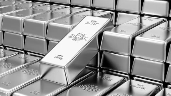 வெள்ளி விலை: கிணற்றில் போட்ட கல் போல நிற்கிறது..!! முதலீட்டாளர்கள் என்ன செய்யலாம்..?