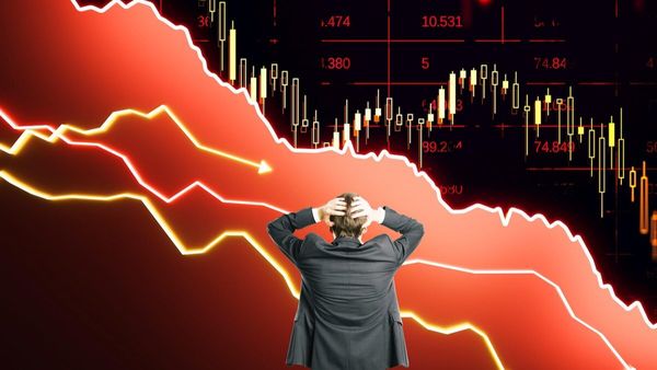 பங்குச்சந்தை முதலீட்டாளர்களுக்கு அதிர்ச்சி மேல் அதிர்ச்சி:சென்செக்ஸ் 1000 புள்ளிகளுக்கு மேல் சரிவு