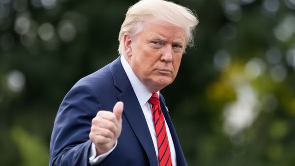 டிரம்புக்கு ஈரான் தந்த ரகசிய பரிசு என்ன தெரியுமா? : அவரே சொல்லிட்டாரு..!!