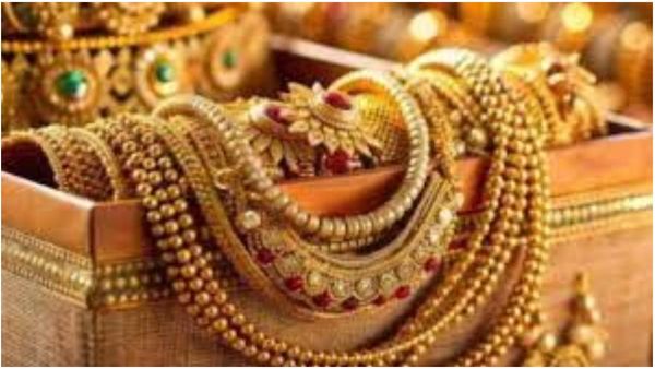 தங்கம் விலை $6,000-ஆ? அடுத்த வருஷம் இன்னும் மோசமா இருக்குமா? சாக்ஸோ வங்கி கொடுத்த ஷாக் ரிப்போர்ட்!