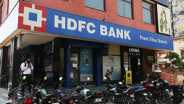 HDFC பங்கினை வாங்க இது பொன்னான நேரமா? - பங்கு மதிப்பு சரிந்துள்ள நிலையில் நிபுணர்கள் டிப்ஸ்