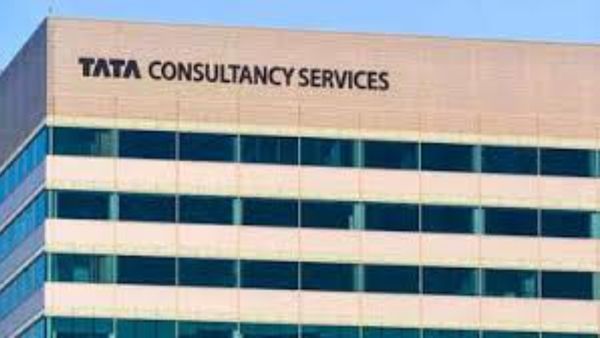 டிசிஎஸ் நாசிக் அலுவலகத்தில் நடந்தது என்ன? மஃப்டியில் வேலை செய்த மகளிர் போலீஸின் ஷாக் ரிப்போர்ட் !!