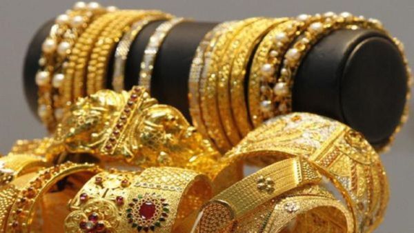 வரி உயர்வுக்கு மத்தியில் இப்படி ஒரு ட்விஸ்ட்! அதிரடியாக குறைந்த தங்கம் விலை!