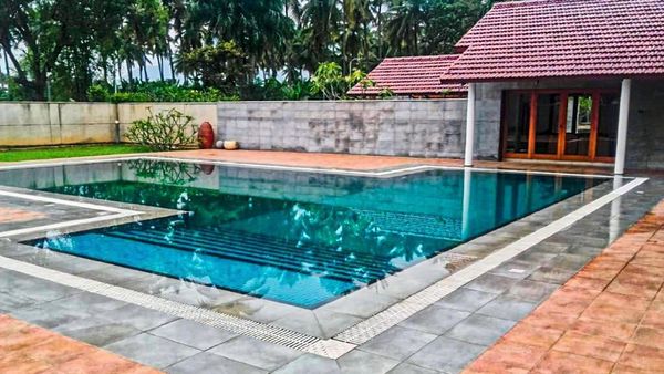 மாசம் ரூ. 22 லட்சம் வருமானம்!! நீச்சல் குளத்த வச்சு இப்படி ஒரு பிஸ்னஸ் ஐடியாவா? நோட் பண்ணுங்க மக்களே!!