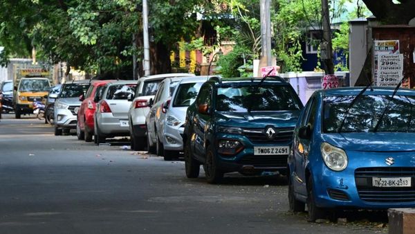 சாலையோரம் கார், பைக் நிறுத்தினால் ரூ.25,000 கட்டணம்: மாநகராட்சி அறிவிப்பால் மக்கள் அதிர்ச்சி..!!