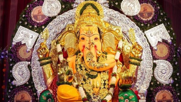 கடவுளுக்கு காப்பீடு: மும்பையில் விநாயகர் சதுர்த்தி.. ரூ.703 கோடி இன்சூரன்ஸ் பெற்ற கணபதி..!!