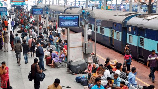 தீபாவளி ரயில் டிக்கெட் முன்பதிவு நாளை தொடக்கம்!! பயணிகளுக்கு தெற்கு ரயில்வே வெளியிட்ட அப்டேட்!!