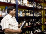 நெடுஞ்சாலைகளில் மது கடைகளுக்கு தடை: 10 லட்சம் பேருக்கு வேலை போச்சு, அரசுக்கு 2 லட்சம் கோடி இழப்பு..!